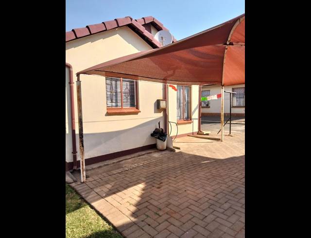 2 BEDROOM TOWNHOUSE FOR SALE IN CLAYVILLE